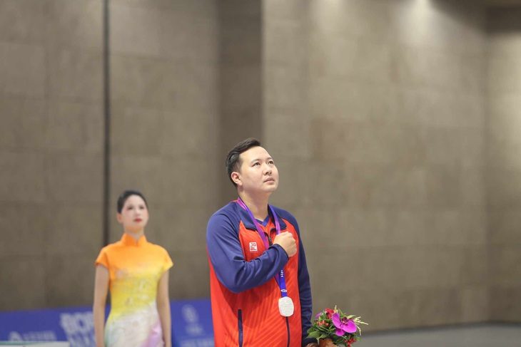 Asiad 19 ngày 25-9: Việt Nam giành 3 HCĐ, 1 HCB - Ảnh 1. Xạ thủ Ngô Hữu Vương giành HCB môn bắn súng nội dung 10m bia di động - Ảnh: HUY ĐĂNG