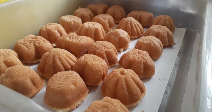 banh-bong-lan-17373411555791470274438 Nhớ bánh bông lan ngày Tết - Ảnh 1.