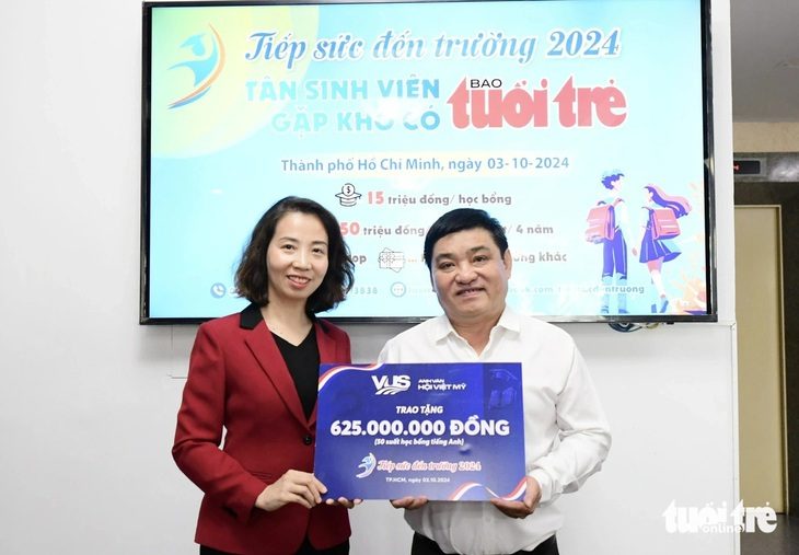 base64-1727926558591156225285 Anh văn Hội Việt - Mỹ tiếp sức đến trường 50 học bổng tiếng Anh - Ảnh 1.