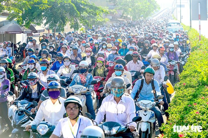 base64-1731742916454473401720 Bắt đầu hạn chế xe máy - Ảnh 1.