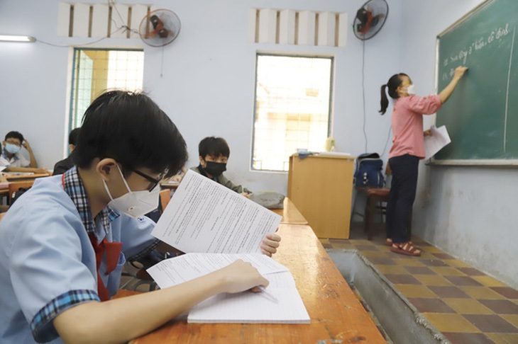10 năm đổi mới giáo dục: Đừng để lương giáo viên vẫn là điều 'sẽ tiếp tục đề xuất'- Ảnh 1. Vấn đề lương giáo viên vẫn là điều