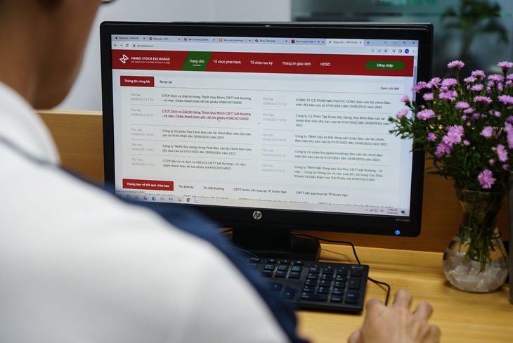 Bất động sản vay trái phiếu lãi cao, một doanh nghiệp nhà ở xã hội 'tung' 14% - Ảnh 1. Nhiều tổ chức phát hành chưa đại chúng, không có website, thông tin ít ỏi - Ảnh: NGUYỄN HIỀN